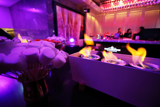 국내 특1급 호텔 최초로 럭셔리 올인클루시브형 방식으로 운영하는 켄싱턴 제주 호텔이 새롭게 업그레이드된 풀사이드 파티 '스파티'(sparty) 도입을 기념해 '스파티 릴레이 이벤트'를 이달 10일부터 6월 11일까지 벌인다고 밝혔다. PC나 모바일을 통해 호텔 홈페이지에서 이벤트에 참여할 수 있다. 켄싱턴 제주 호텔 제공